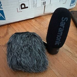 Saramonic Microphone with Windscreen